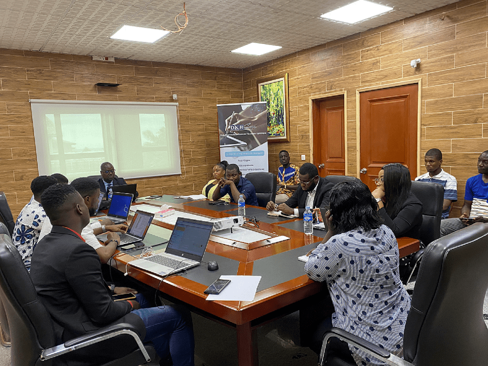 l'equipe de l'ARTCI et DKBS en rénunion