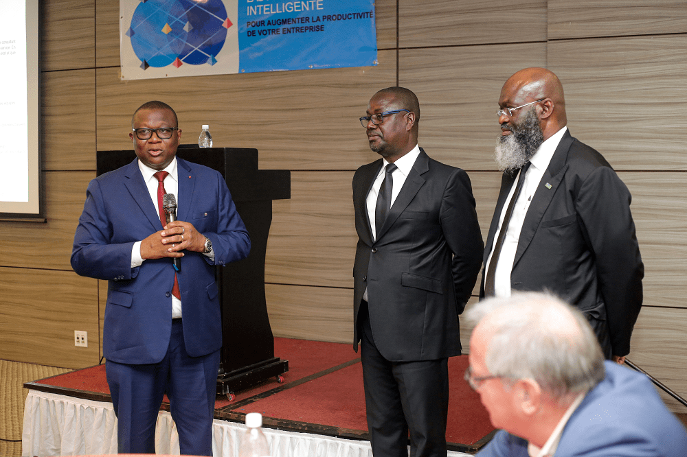 le DG avec le Directeur projet et le ministre de la communication